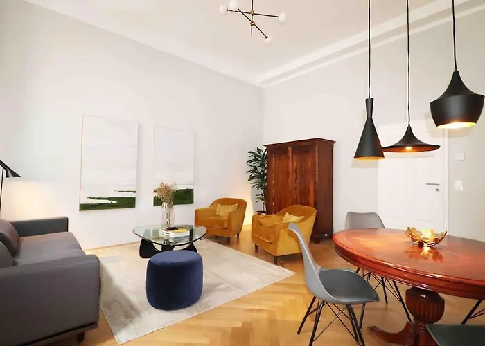 Center Apt In Best Area Near Park & Danube 20'to Airport *