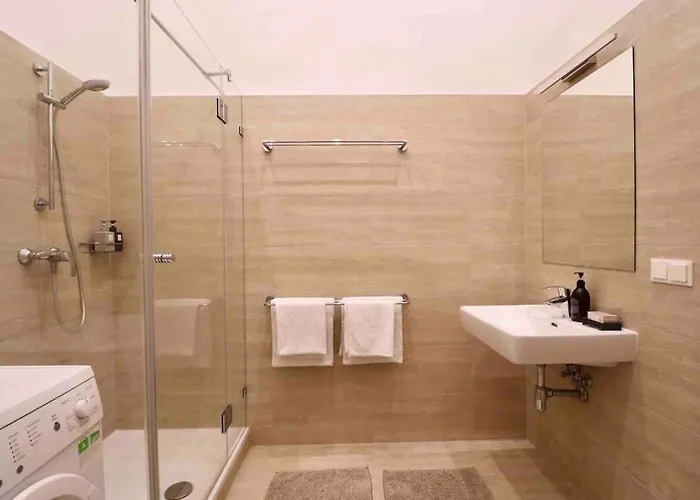 Appartement Center Apt In Best Area Near Park & Danube 20'to Airport
